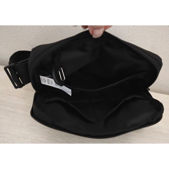 Under Armour 1378418-001 Unisex O/S Black/White UA Essential Crossbody Waist Bag - Picture 8 of 16